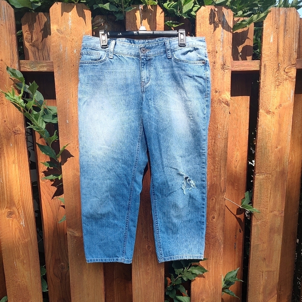 Eddie Bauer Size 12 Distressed Boyfriend Relaxed Jeans! (Capri)